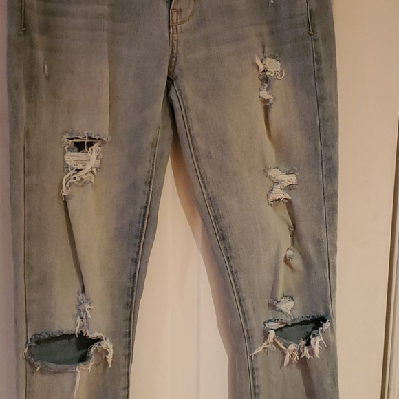 American Eagle Distressed Jeans - Picture 2 of 4